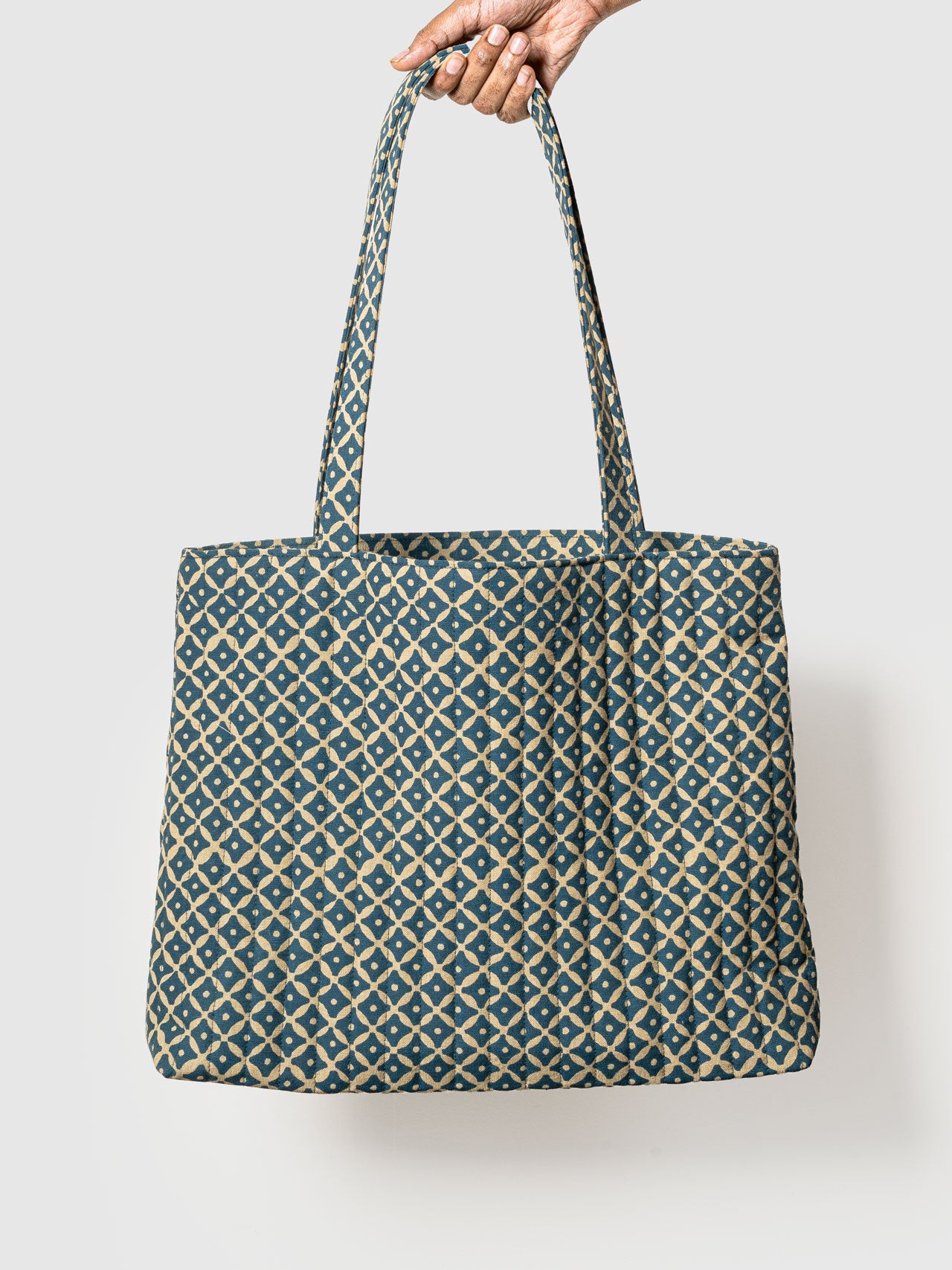 Tote bag with geometric pattern
